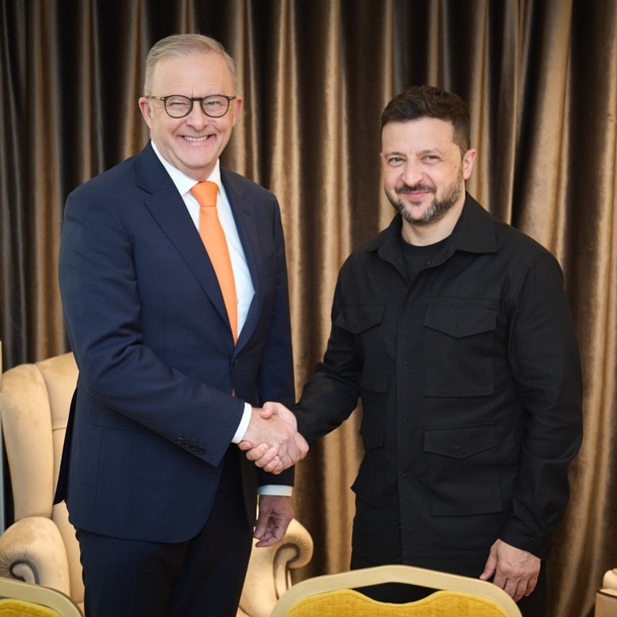 Zelensky in an elegant meadow at a meeting with Australia Prime Minister