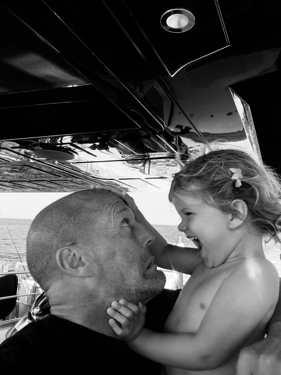 Стейтем з дочкою на кумедному фото