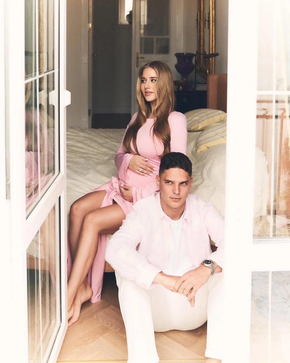 Георгій Судаков попозував з вагітною дружиною для милих фото