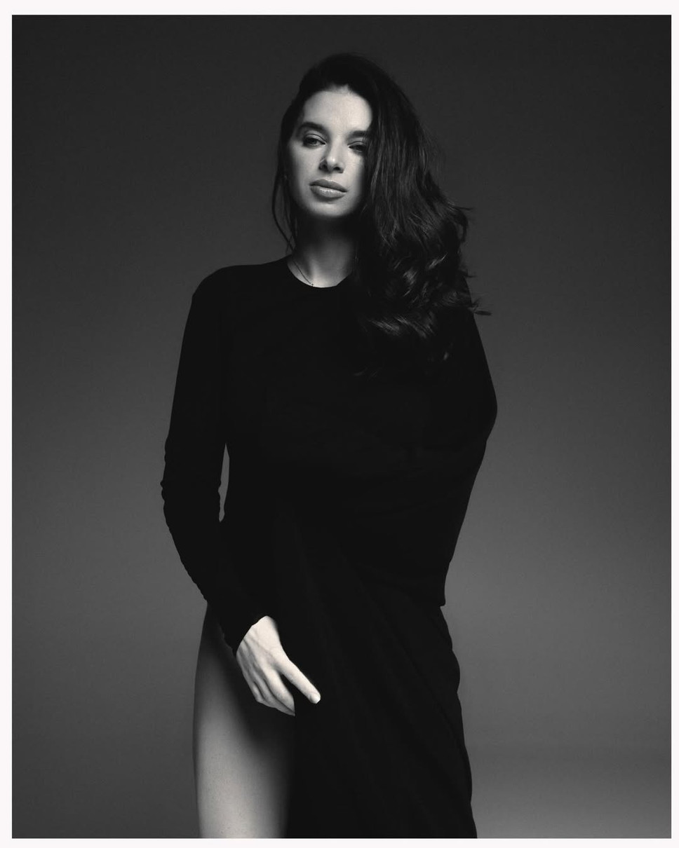 Дружина Усика засвітила оголене стегно в ефектній сукні