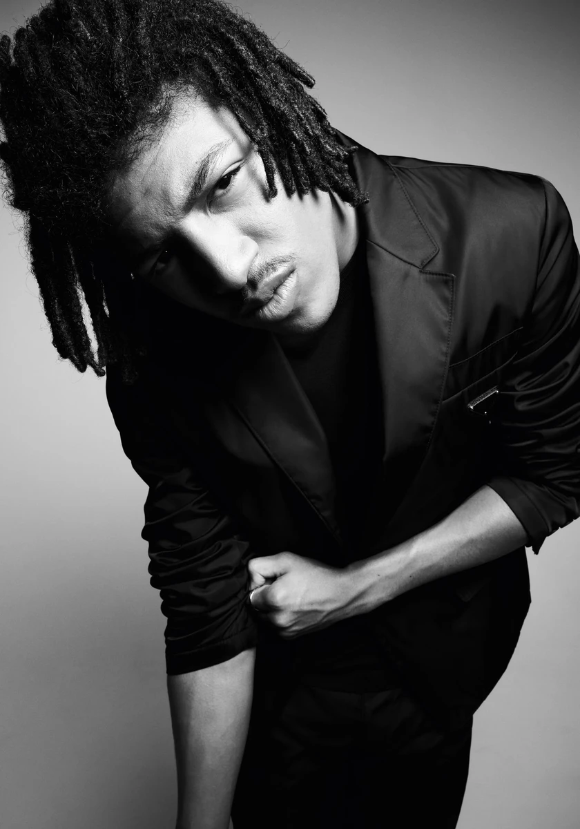 Син Гайді Клум в костюмі грайливо попозував для журналу