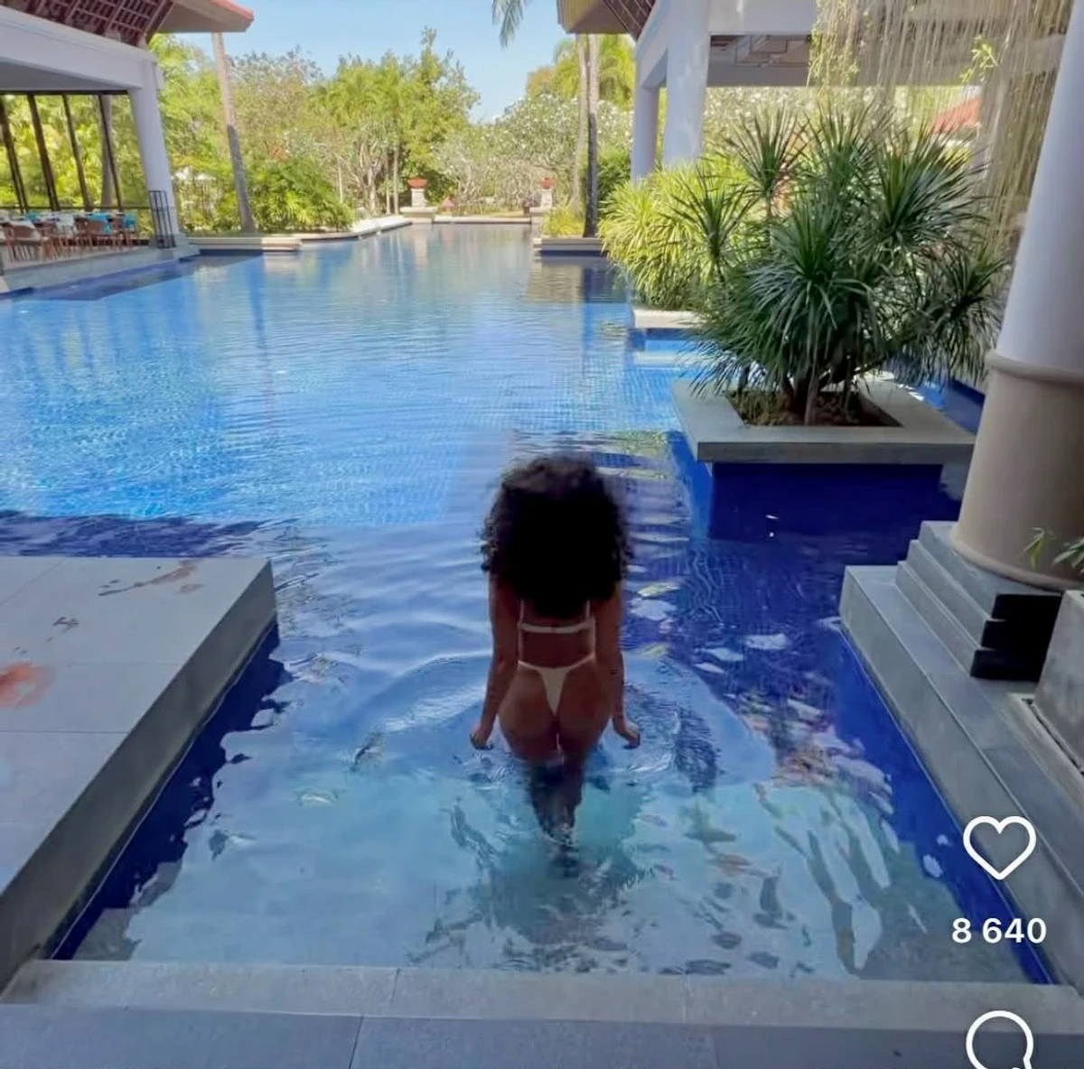 Настя Каменських показала сідниці