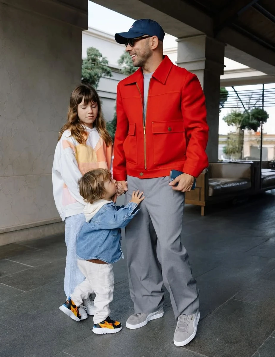 Андрій Бєдняков і його діти від Короткої