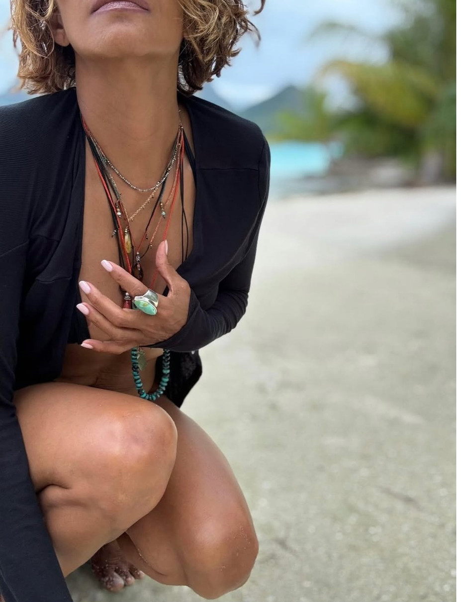 Холлі Беррі у купальнику наробила ефектних фото на пляжі