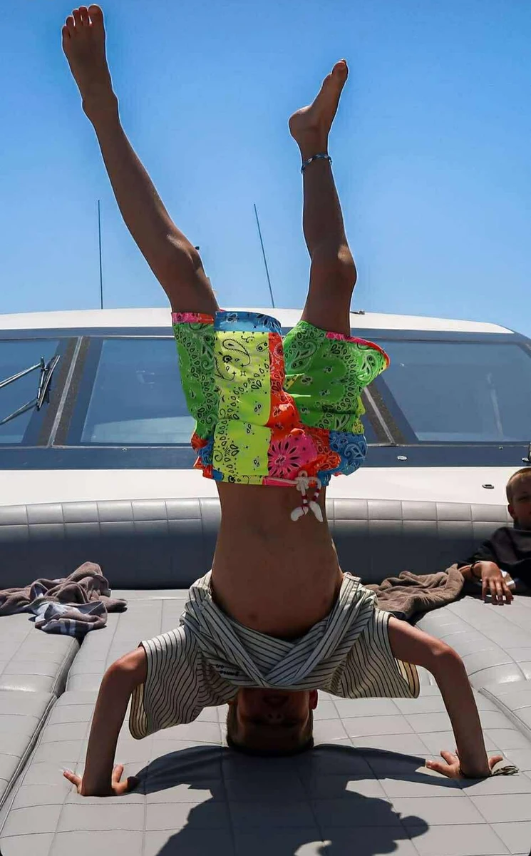 Наречена Стейтема замилувала розвагами їхнього сина на яхті