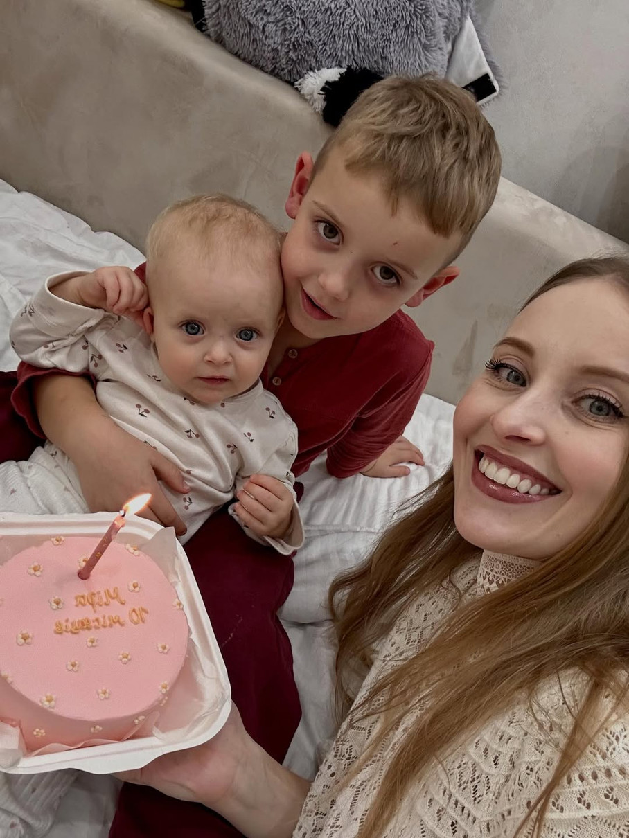 Анна Сагайдачна замилувала святковим фото з донечкою сином