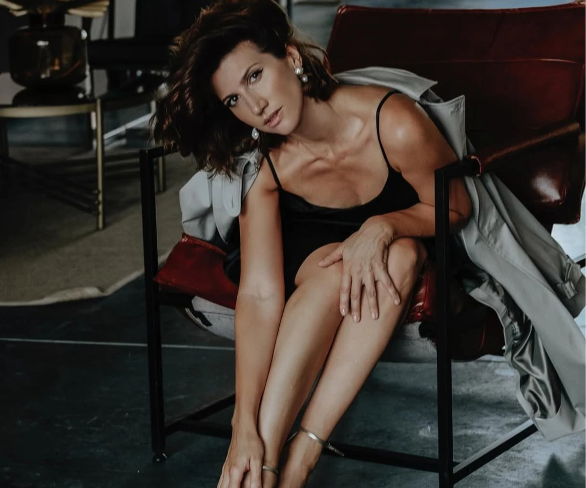 Аніта Луценко позує для фото