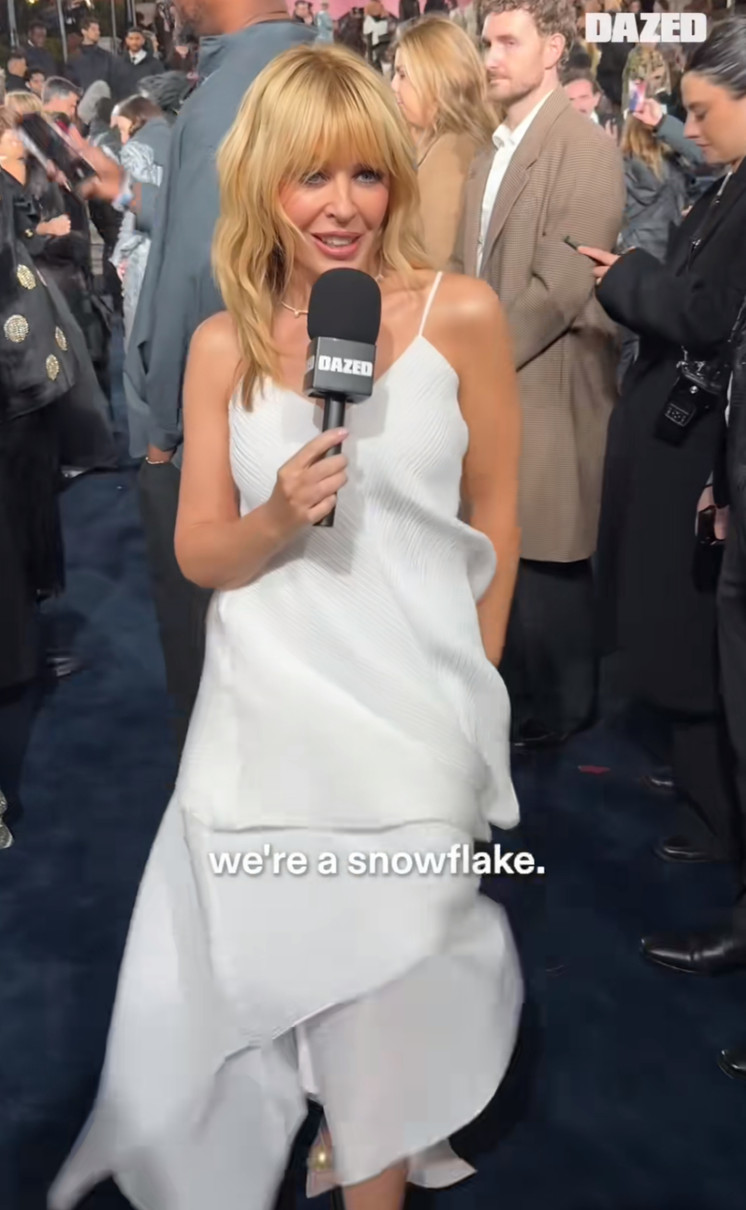 Кайлі Міноуг у білій сукенці попозувала на British Fashion Awards