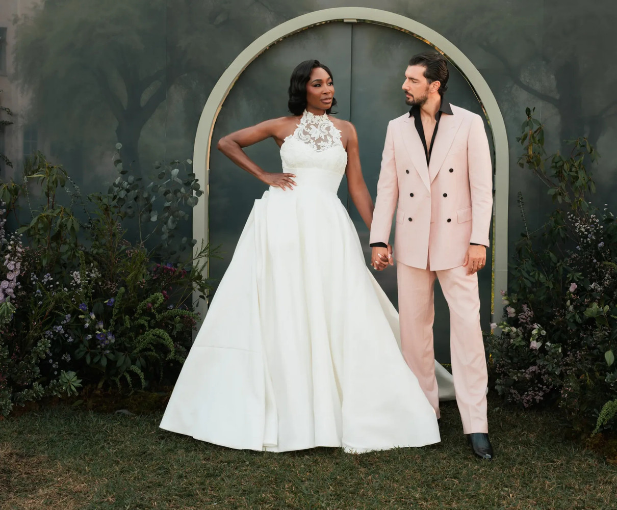 Сестра Серени Вільямс попозувала зі своїм нареченим на ефектному фото