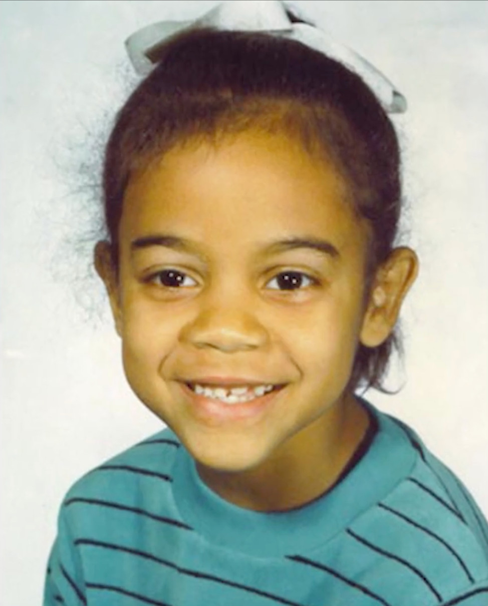 Зої Салдана мала дитинство на дві країни