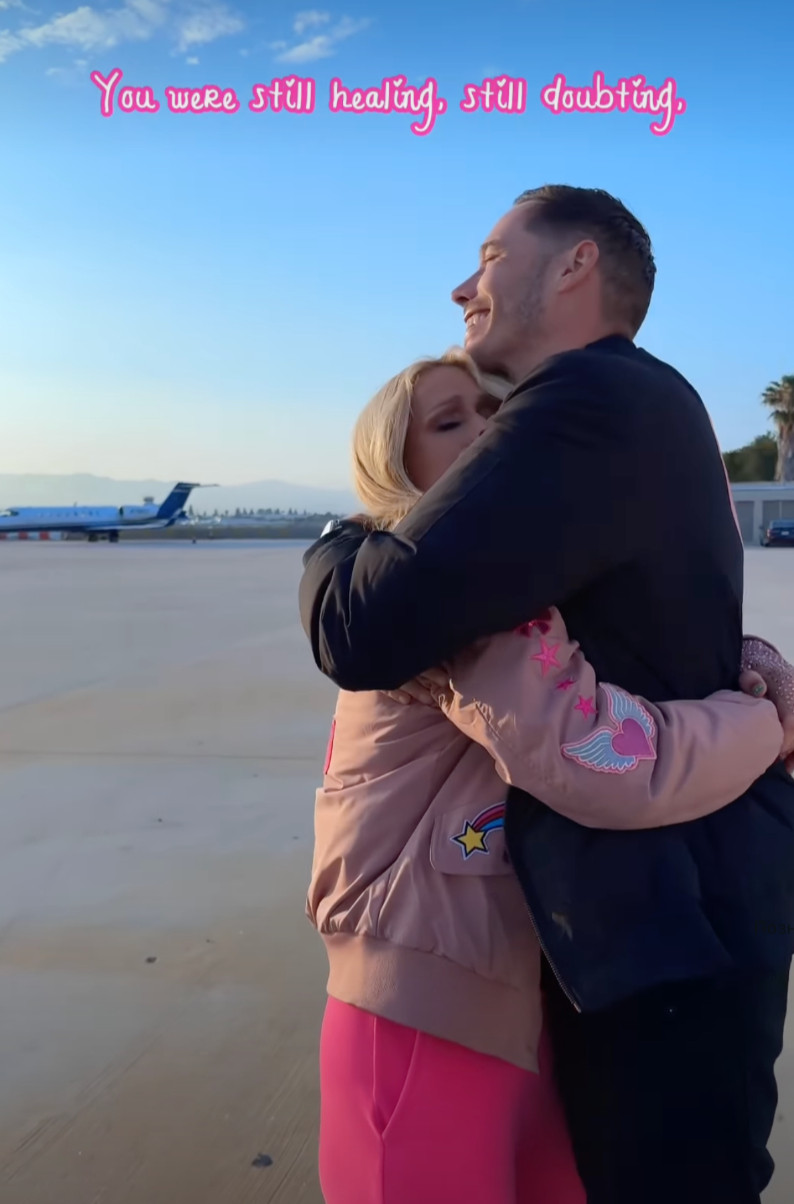 Періс Хілтон показалася в обіймах чоловіка на милому фото