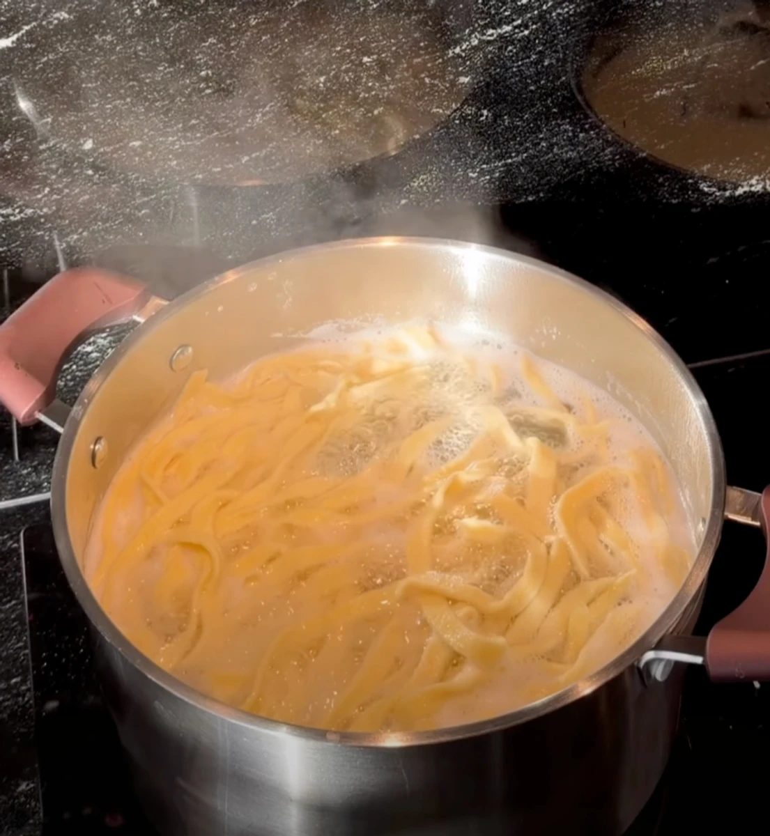 Саша Бо показала, як разом із сином готувала пасту