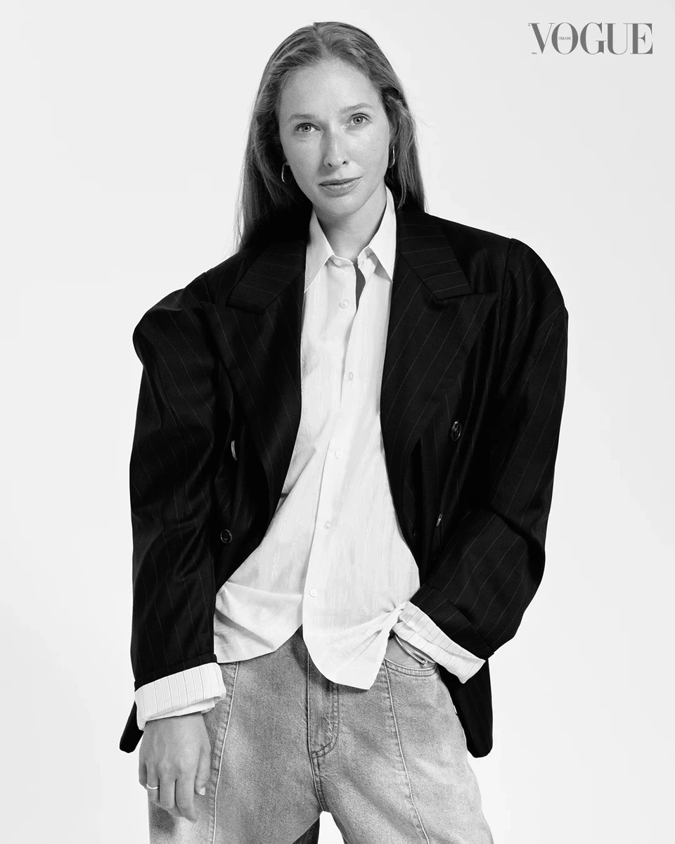 Осадча у вовняному жакеті від українського бренду