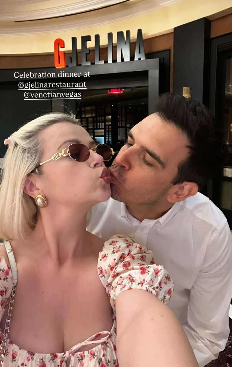 Міка Ньютон із чоловіком