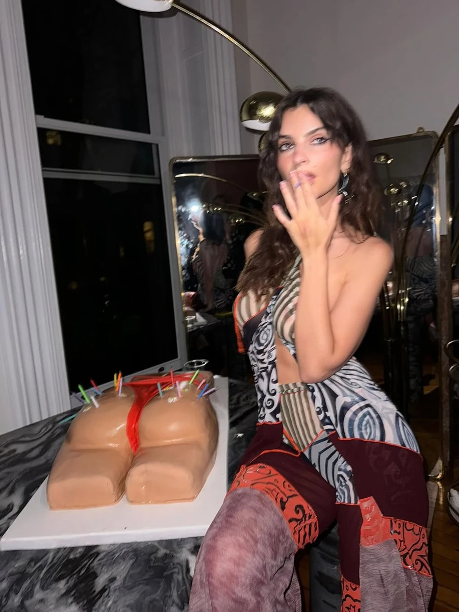 Емілі Ратаковскі святкує 34-річчя