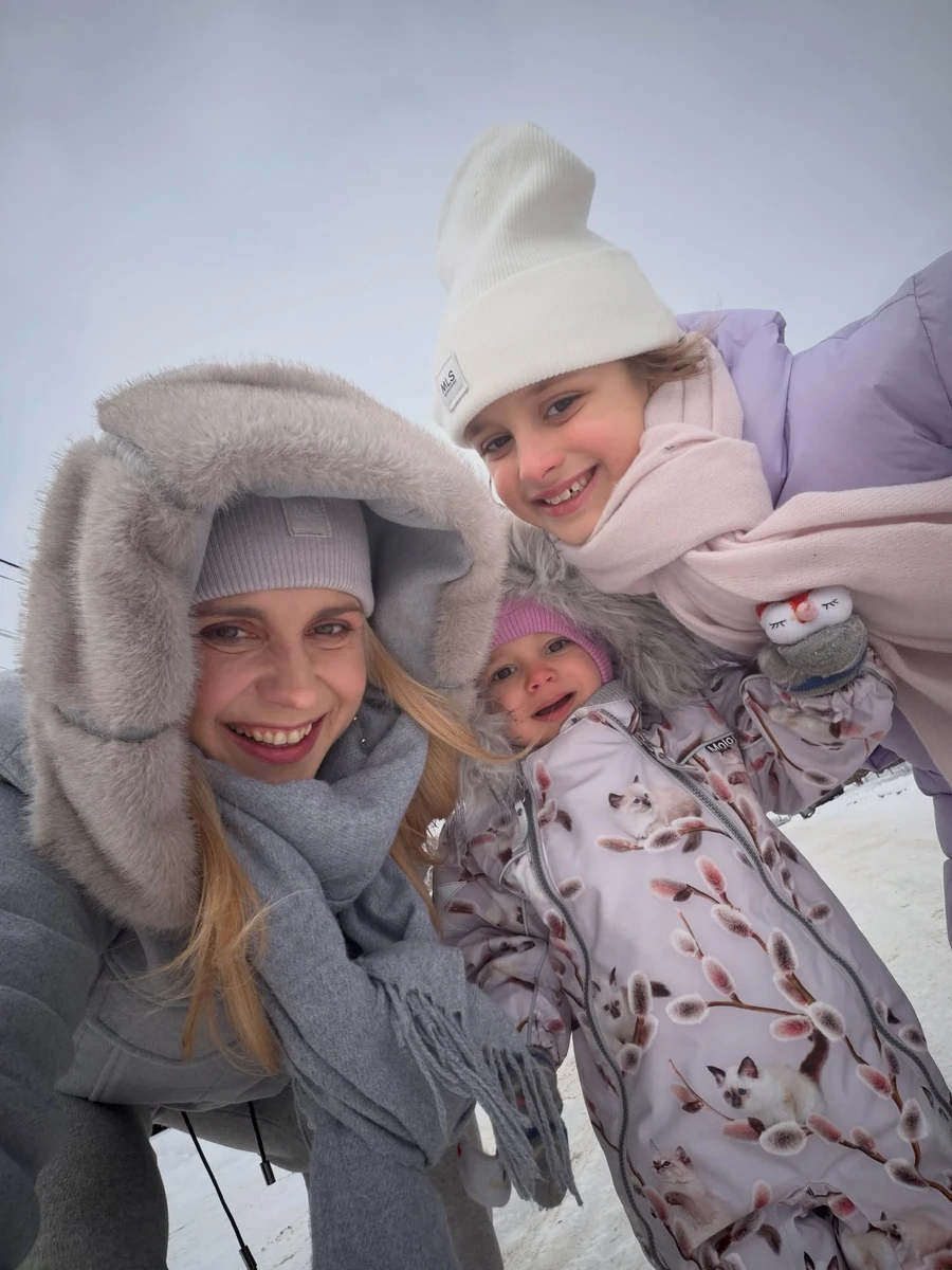 Ребрик з дочками Поліною і Адель