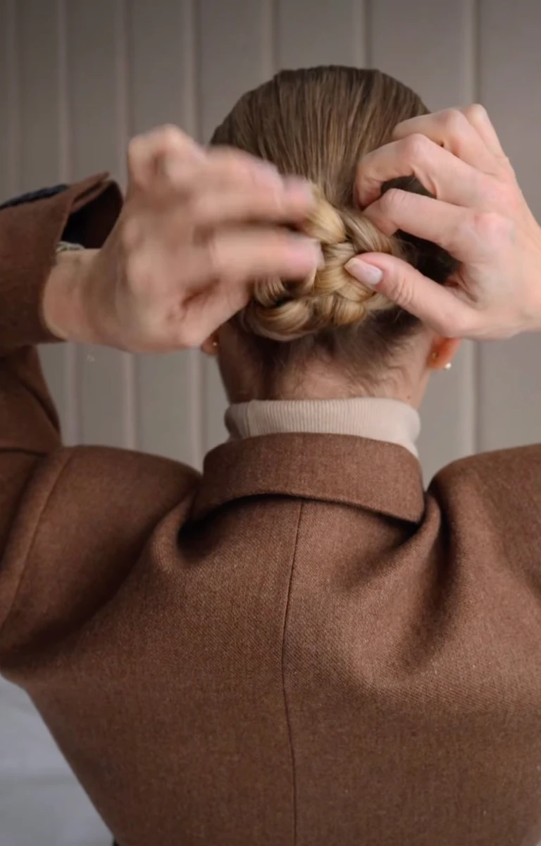 Як зробити легку зачіску від Саші Бо