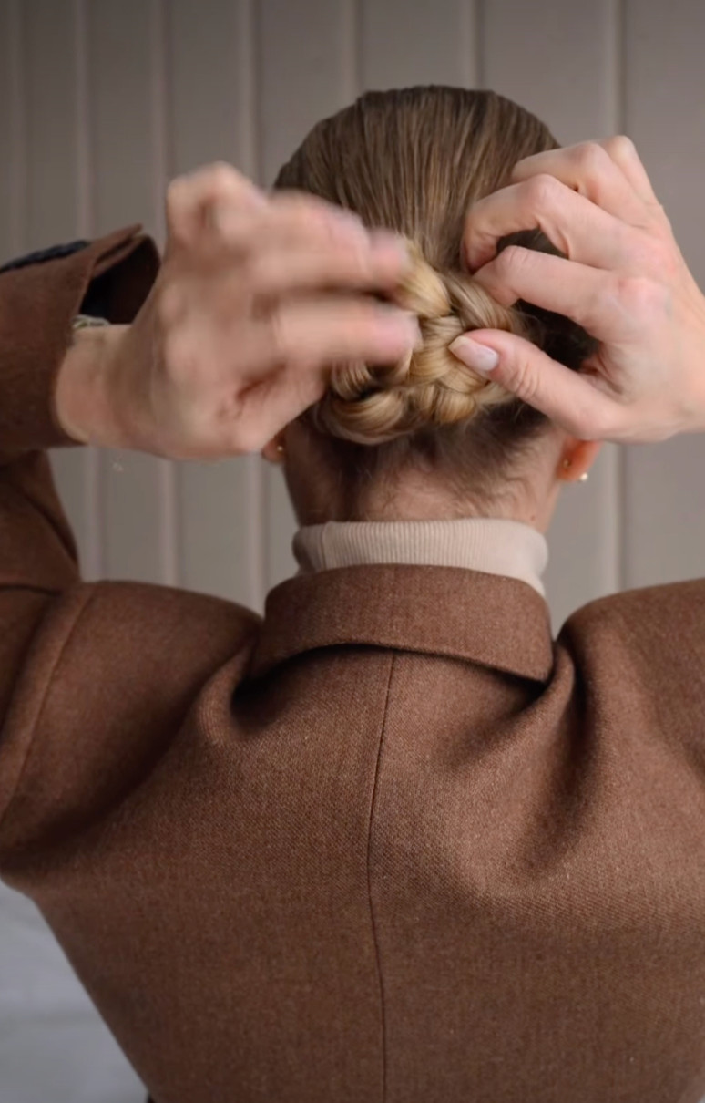 Як зробити легку зачіску від Саші Бо
