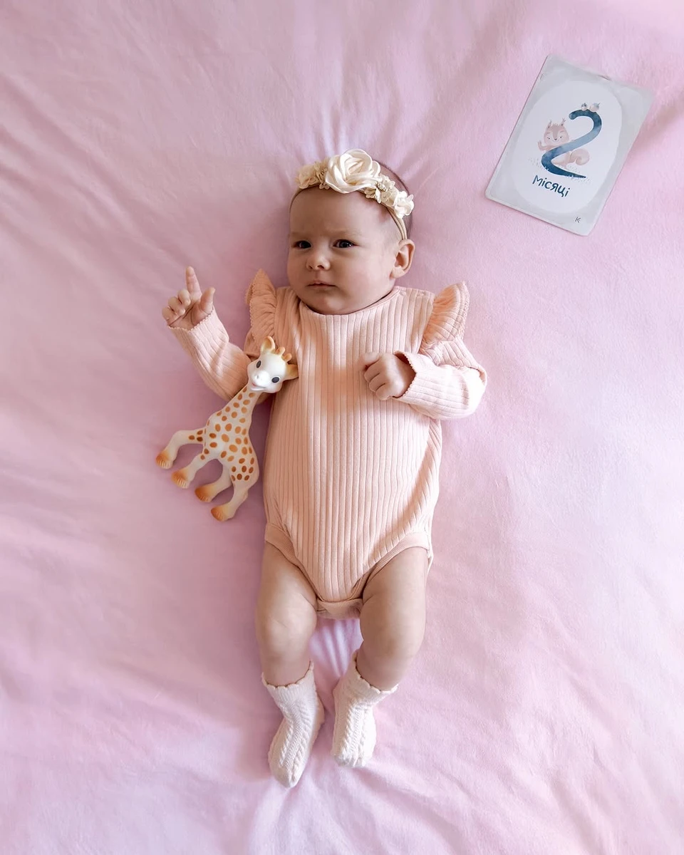 Позитив привітав доньку з двома місцями життя