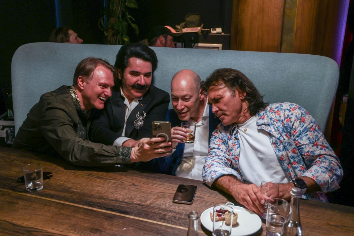 Цікаво, що Євген Рибчинський показував Павлу Зіброву, Дмитру Гордону і Віталію Борисюку 