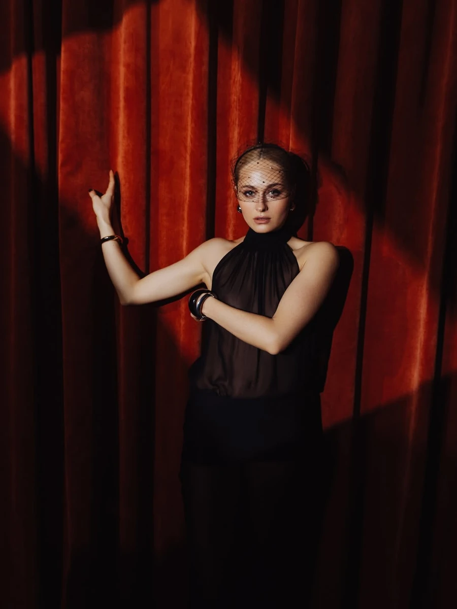 Анастасія Цимбалару попозувала для нових фото