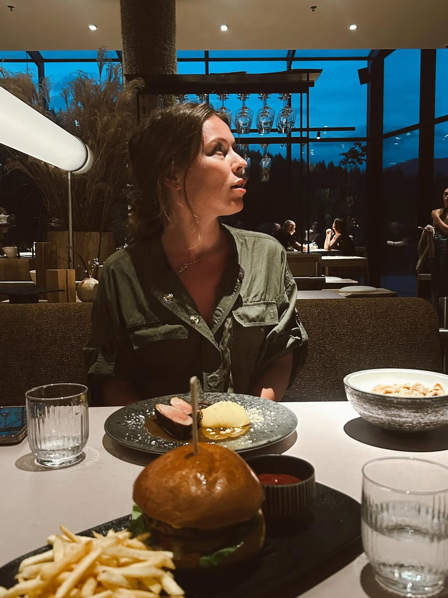 Злата Мітчелл сфотографувала Олю Фреймут в Карпатах