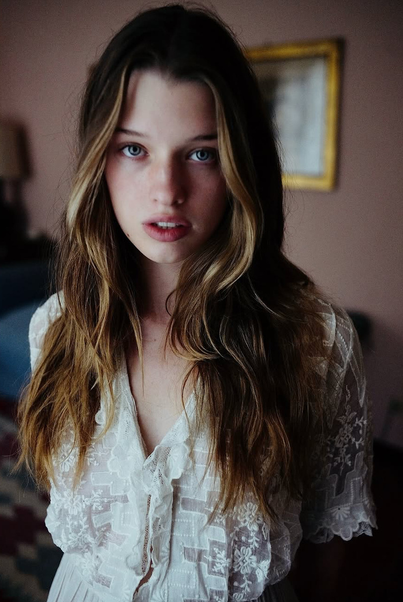 Мілла Йовович похвалилася дочкою та привітала її з 18-річчям