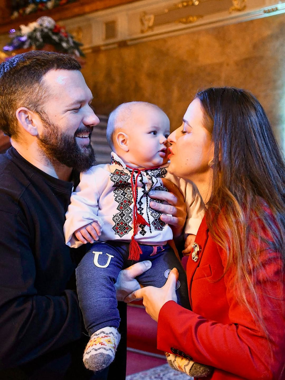 Співачка Slavia з сином і чоловіком