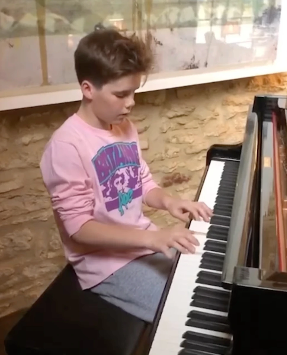 Девід і Вікторія Бекхеми замилували талантами свого сина