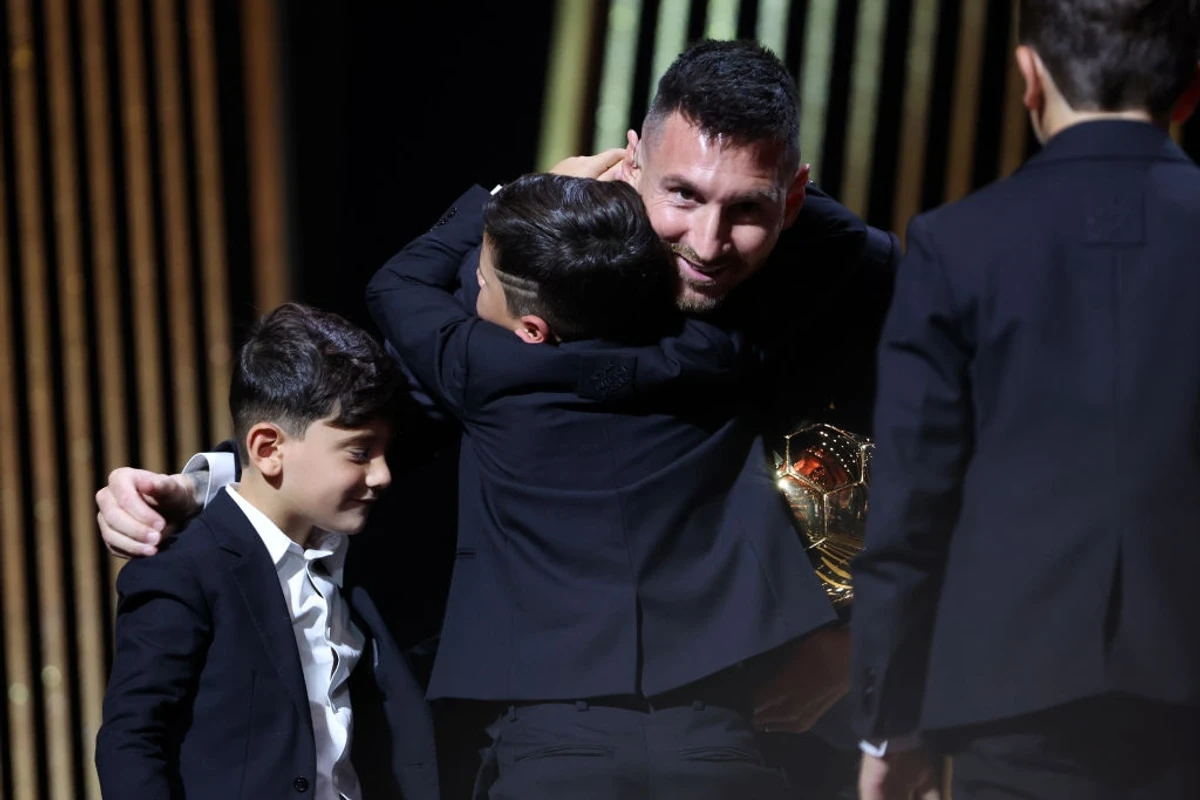 Тьяго майже 11 років, Метео 8, а Чіро 5