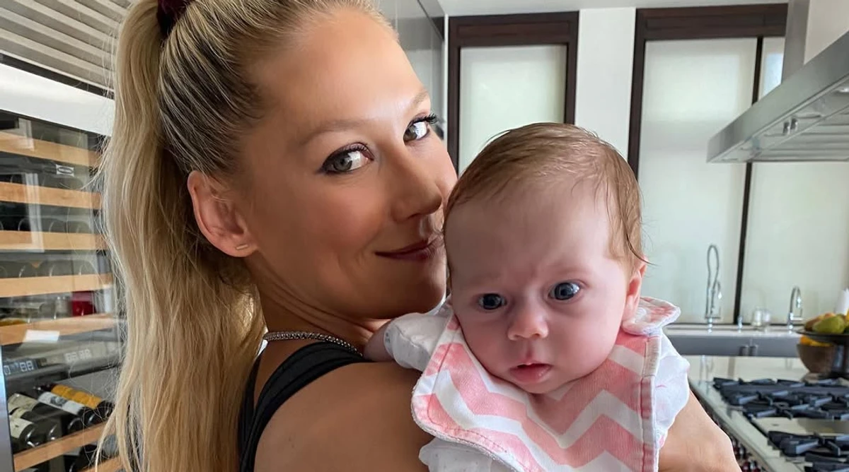 Енріке Іглесіас і Анна Курнікова чекають на четверту дитину