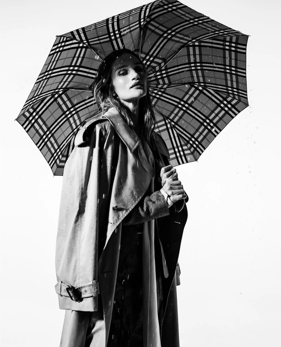 Наречена Стейтема попозувала для стильних фото у рекламі Burberry