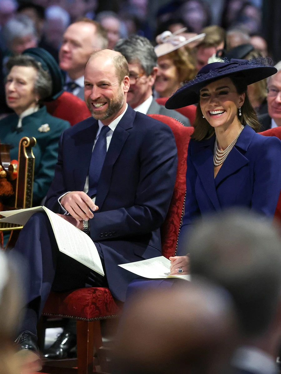 Кейт Міддлтон і принц Вільям поусміхалися на святковій службі