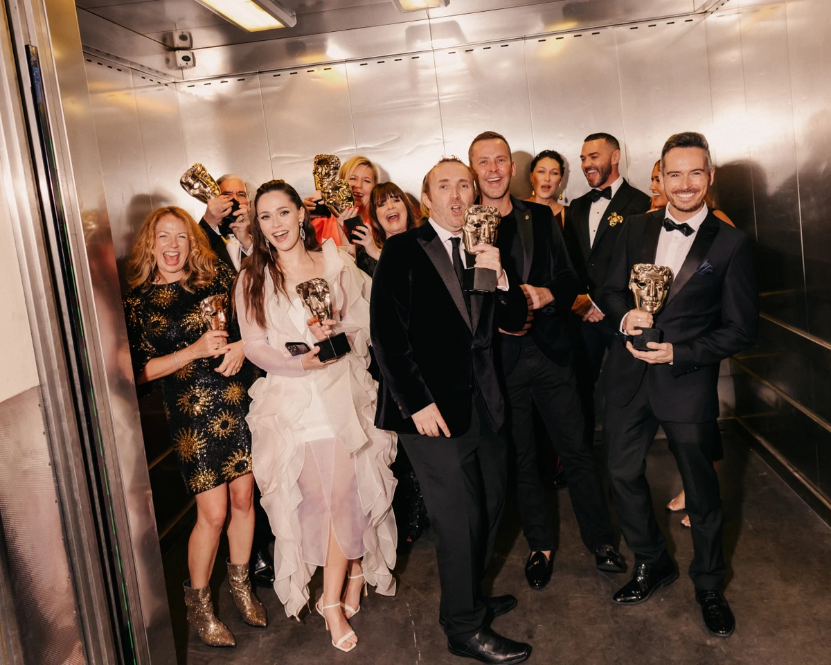 На фото Юлія Саніна та команда BBC Studios & BBC One