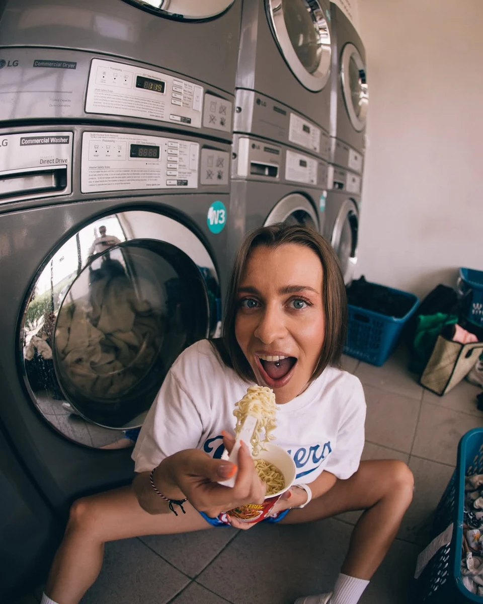 Джозефін Джексон виклала знімки у спокусливому луці