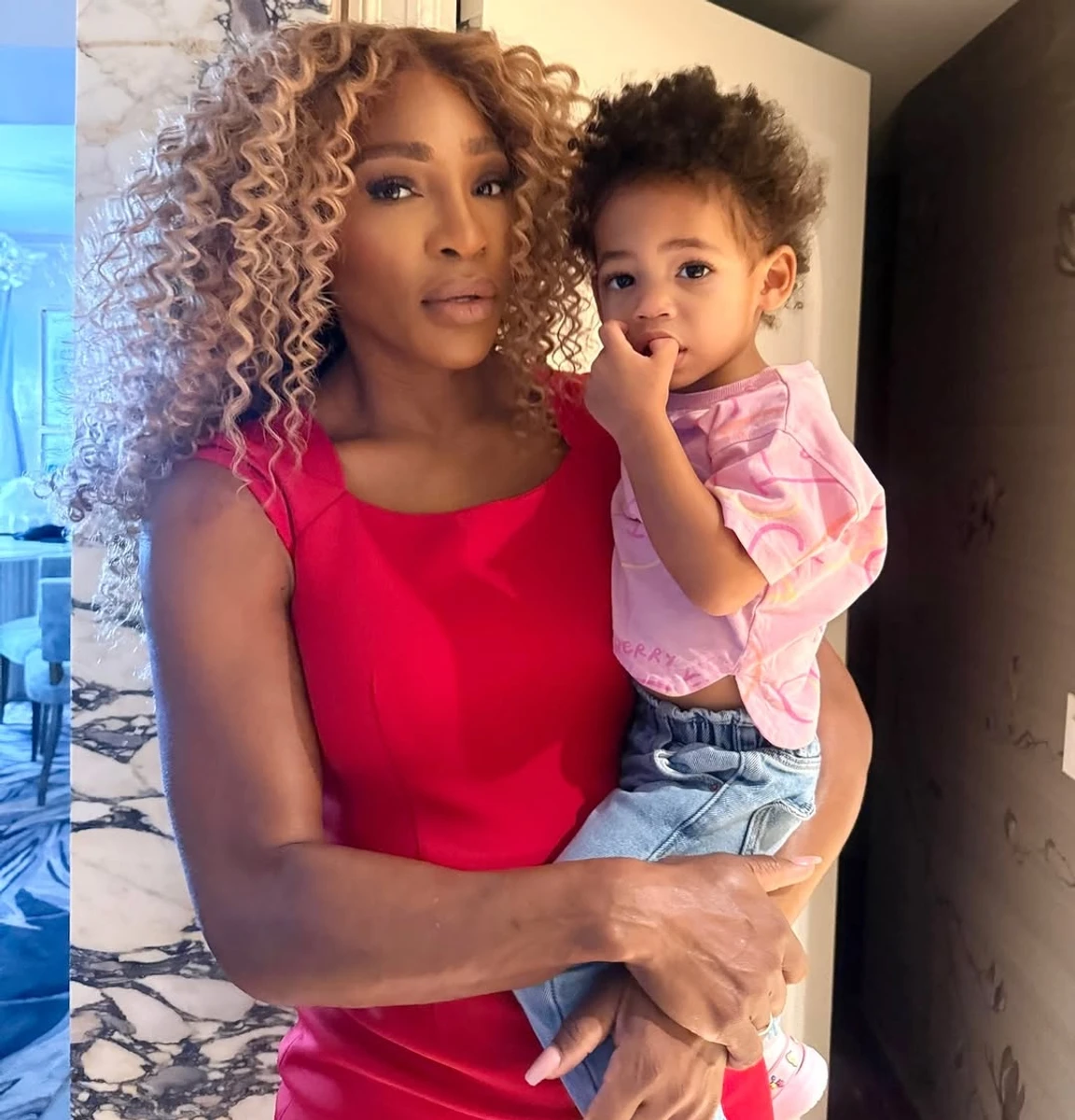 Серена Вільямс потримала 2-річну донечку на руках для милого фото