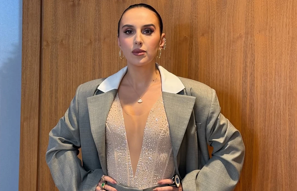 Джамала позує для фото