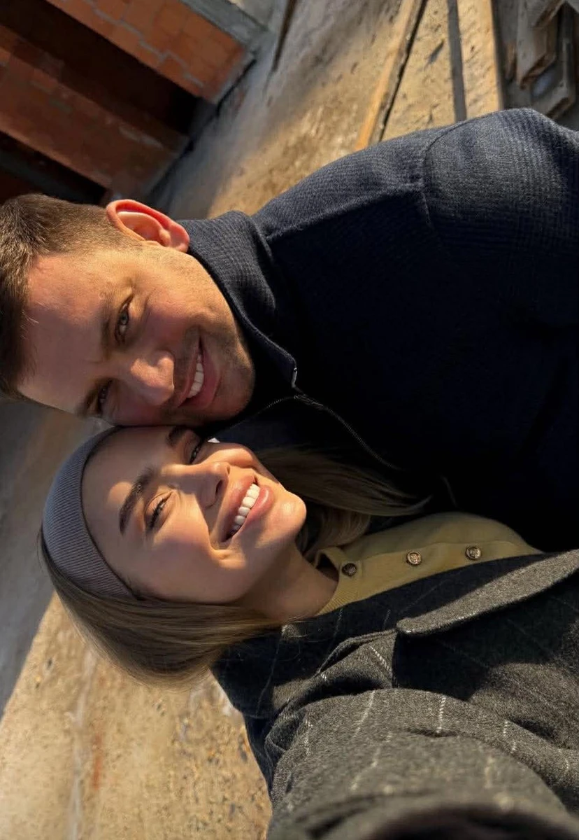 Саша Бо з чоловіком на селфі