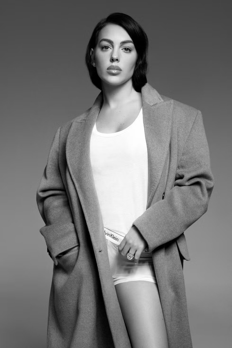 Наречена Роналду покрасувалася в трусиках для журналу