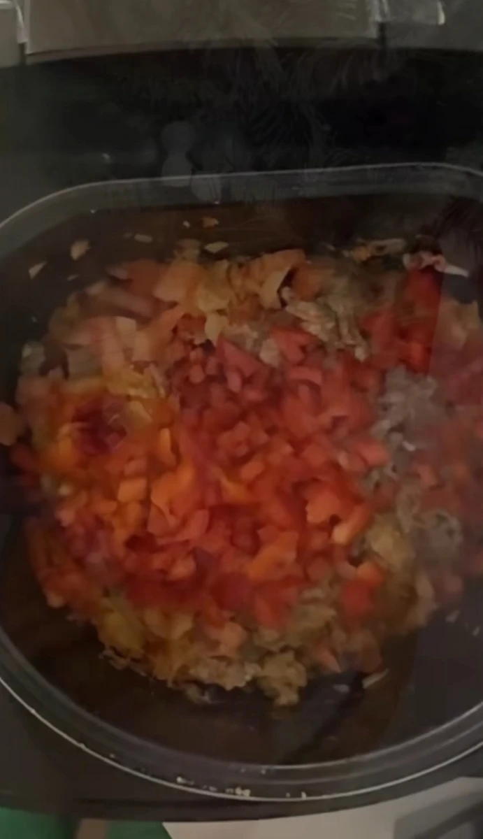 Анна Саліванчук показала процес приготування легкої лазаньї