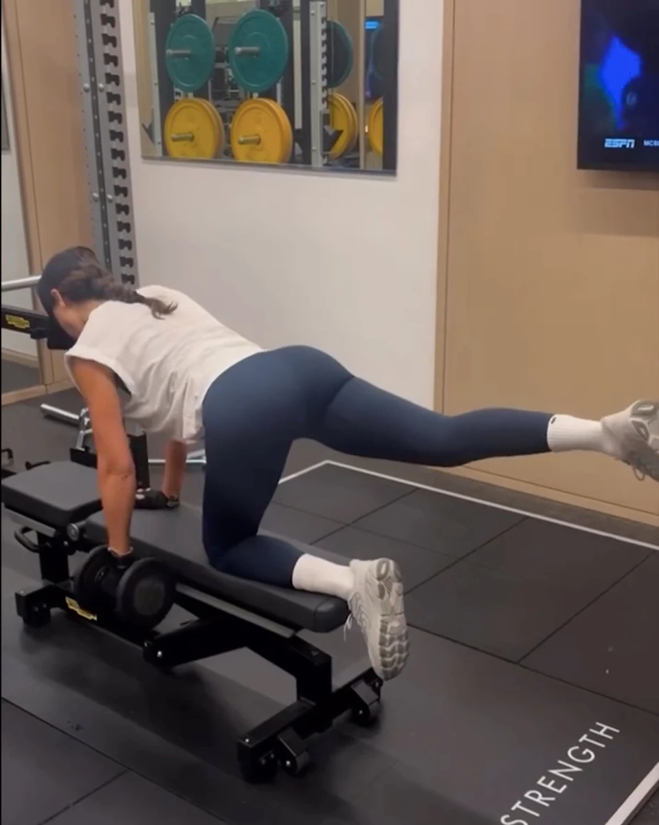 Джессіка Альба показала своє інтенсивне тренування