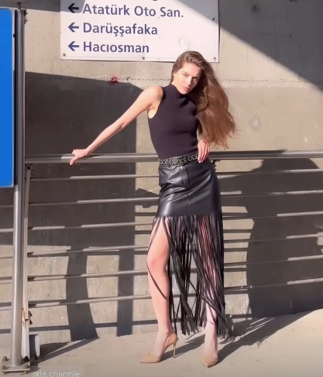 Олександра Кучеренко посвітила фігурою в стильній зйомці