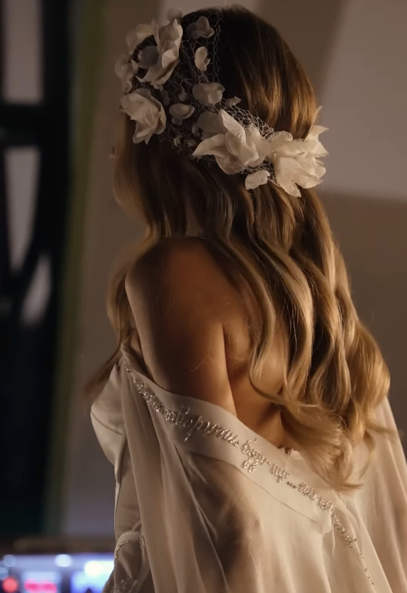 Катя Сільченко у мереживі та з віночком вийшла заміж на модному показі