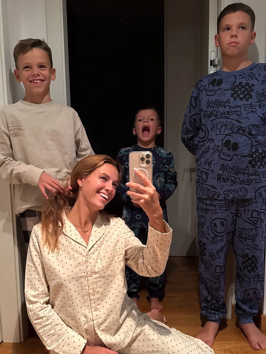 Дружина Решетніка зазнімкувалася з синами у піжамах