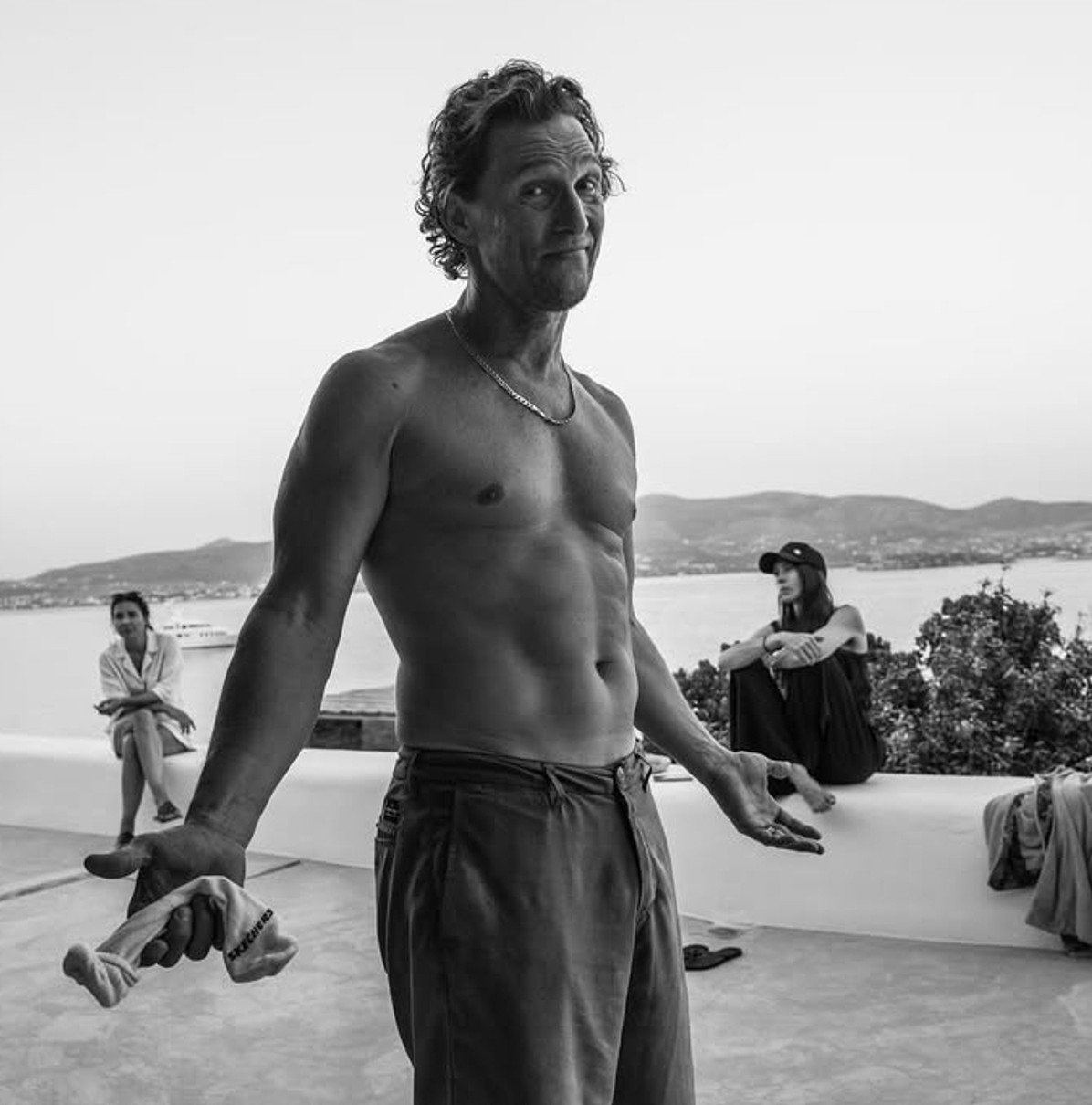 Дружина Меттью МакКонахі показала його з голим торсом на 56-річчя