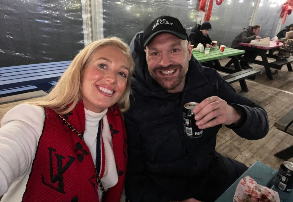 Тайсон Ф'юрі замилував селфі з дружиною на 17-ту річницю шлюбу