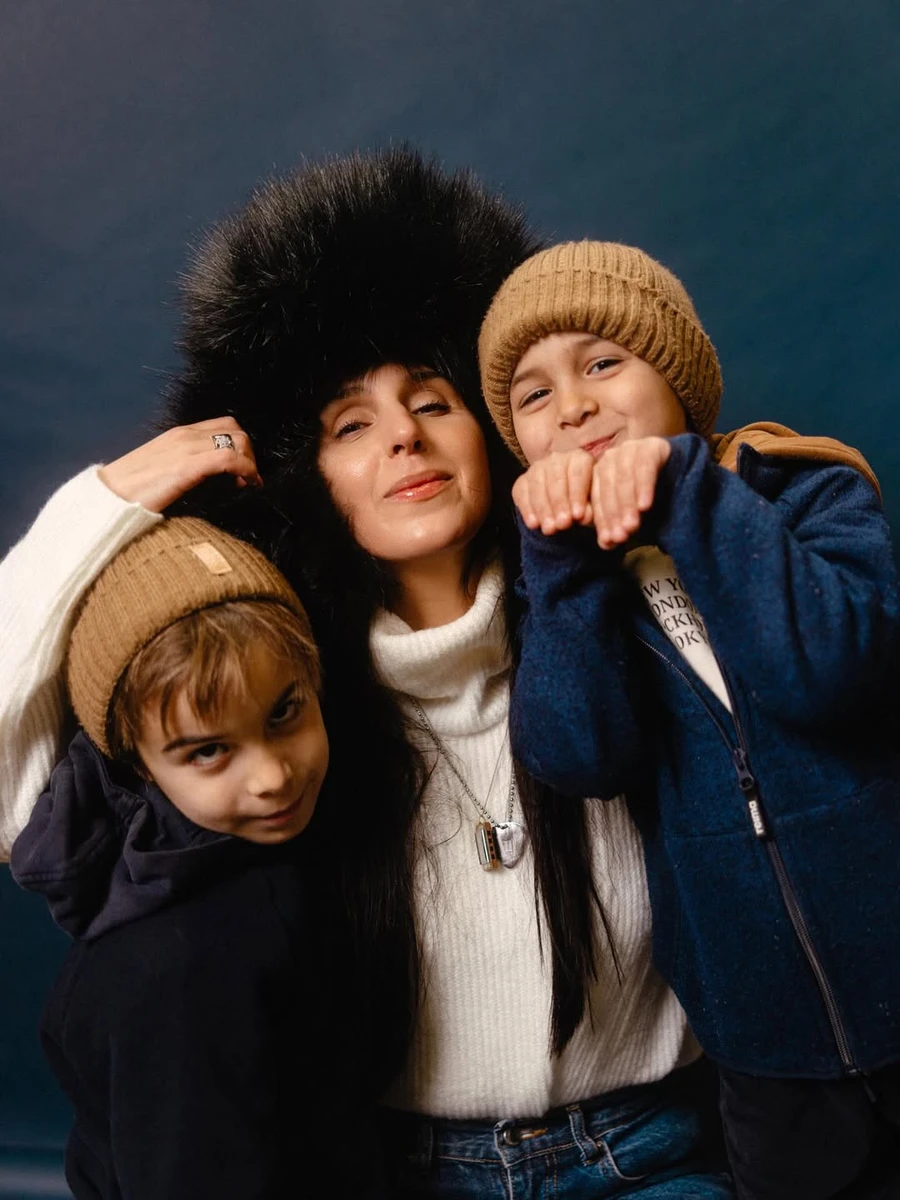 Головне, що всі в шапках 