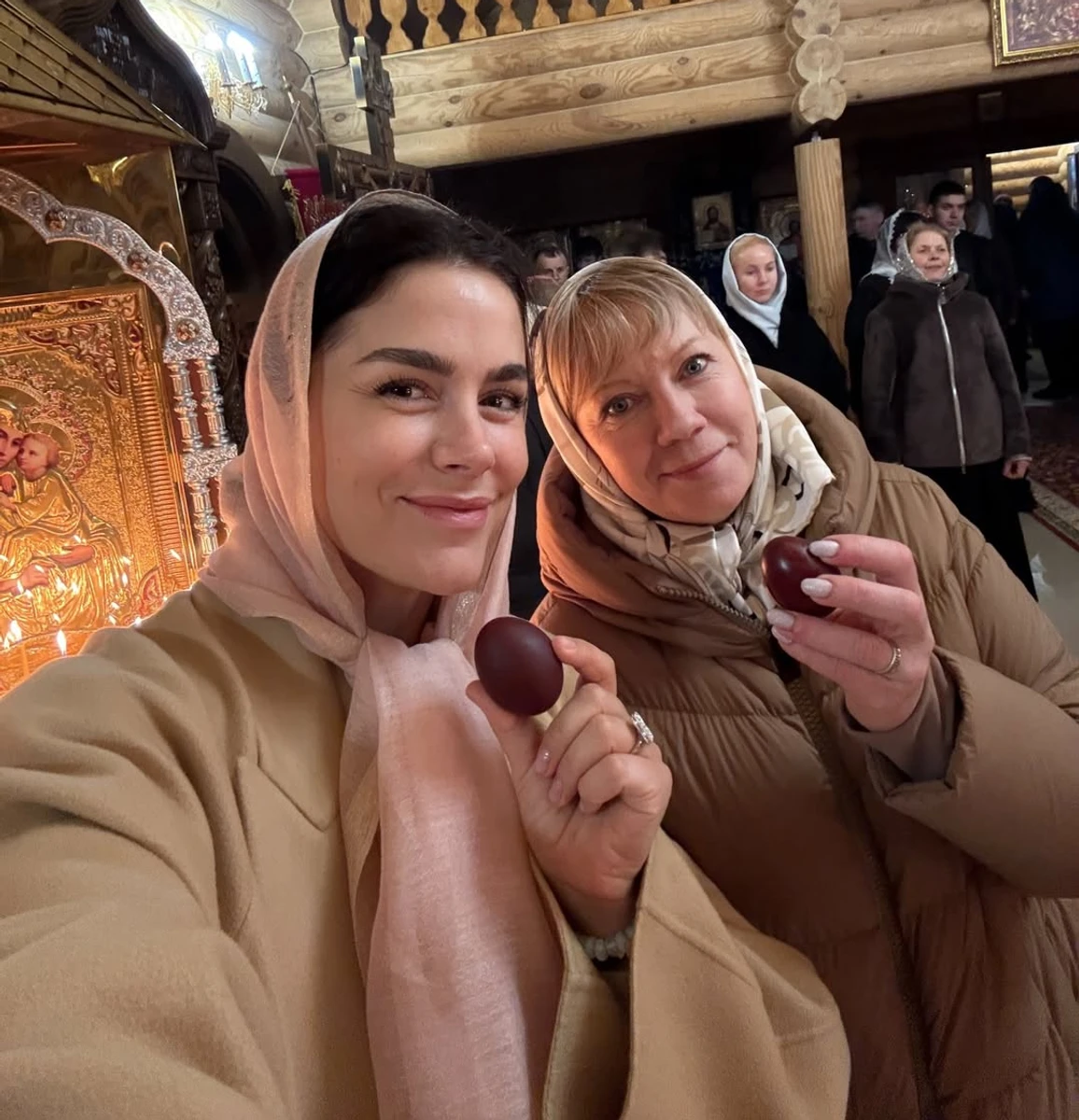 Іванна Онуфрійчук на Великдень побувала у церкві в Україні