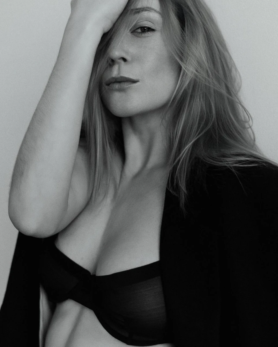 Наречена Клопотенка похвалилася новими фото