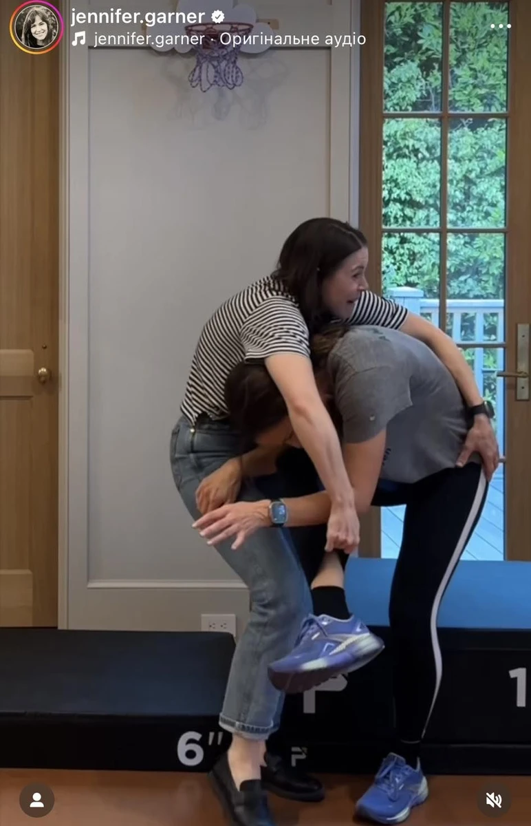 У Гарнер прекрасне почуття гумору та вміння посміятися з себе 